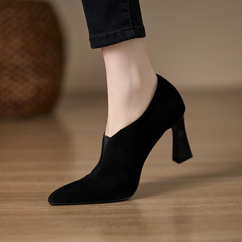 Deep Mouth High Heel Pumps in Black Leather - Style k.html